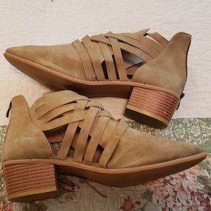 WOMAN'S SIZE 10 FAUX BRUSHED TAN LEATHER SHOES  w WOVEN STRAPES - UNBRANDED